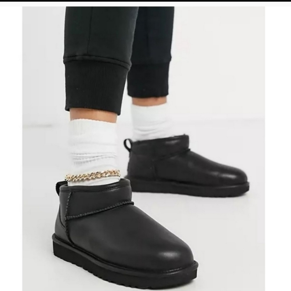 🎁 Ugg ultra mini black leather